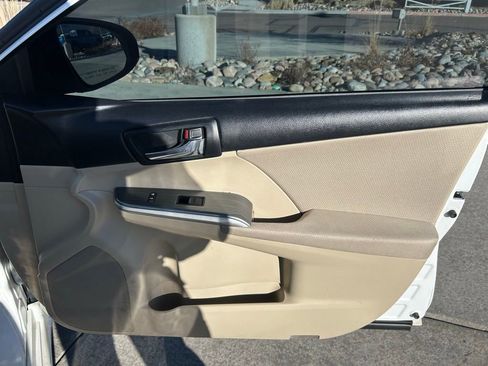 Used 2012 Toyota Camry Hybrid image 31