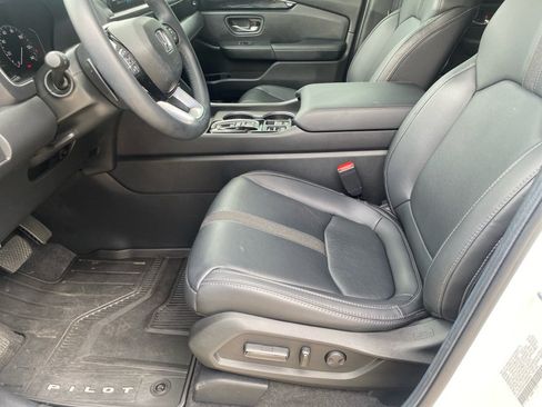 Certified 2025 Honda Pilot Touring image 34