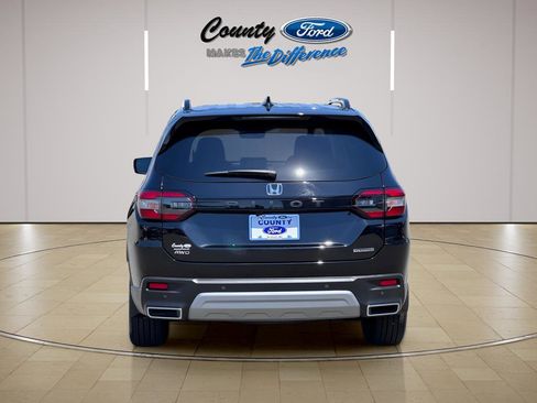 Used 2025 Honda Pilot Touring image 10