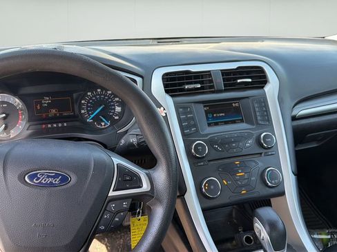 Used 2016 Ford Fusion SE image 12