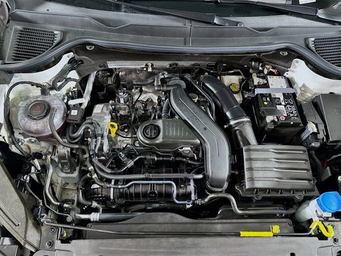 Used 2024 Volkswagen Taos SE image 32