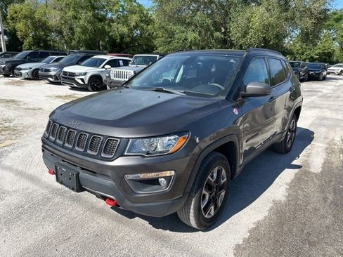Used 2018 Jeep Compass Trailhawk w/ Leather Interior Group AWD/4WD image 2