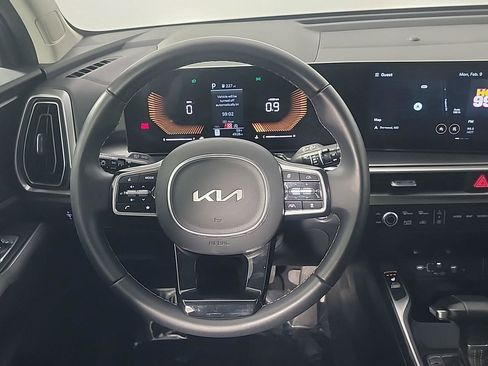 Used 2025 Kia Sorento EX w/ Panoramic Sunroof Package image 24