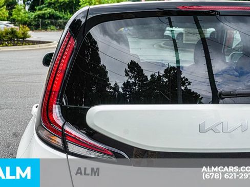 Used 2025 Kia Soul LX w/ LX Technology Package FWD image 12