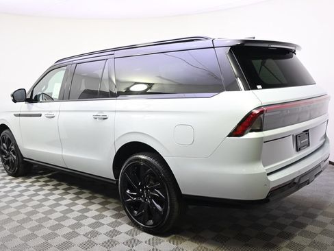 New 2026 Lincoln Navigator L Black Label AWD/4WD image 3