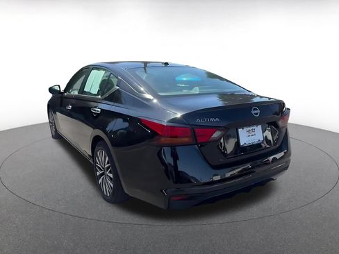 Used 2025 Nissan Altima 2.5 SV FWD image 11