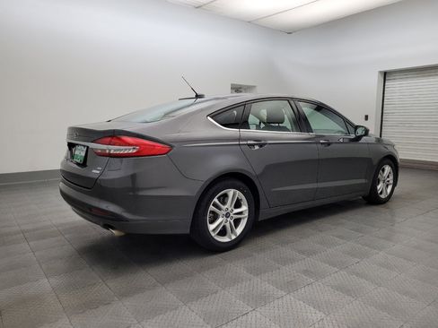 Used 2018 Ford Fusion SE w/ Fusion SE Technology Package image 9