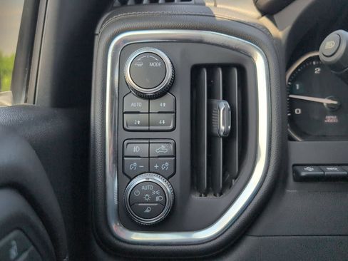 Used 2022 GMC Sierra 2500 Denali w/ Denali Black Diamond Edition AWD/4WD image 16
