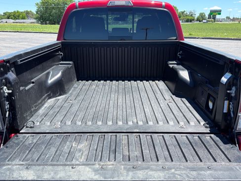 Used 2020 Toyota Tacoma TRD Sport AWD/4WD image 6