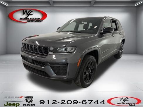 New 2026 Jeep Grand Cherokee Altitude RWD image 1