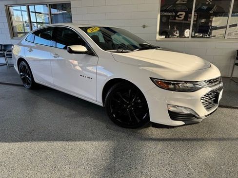 Used 2023 Chevrolet Malibu LT w/ Sport Edition image 2