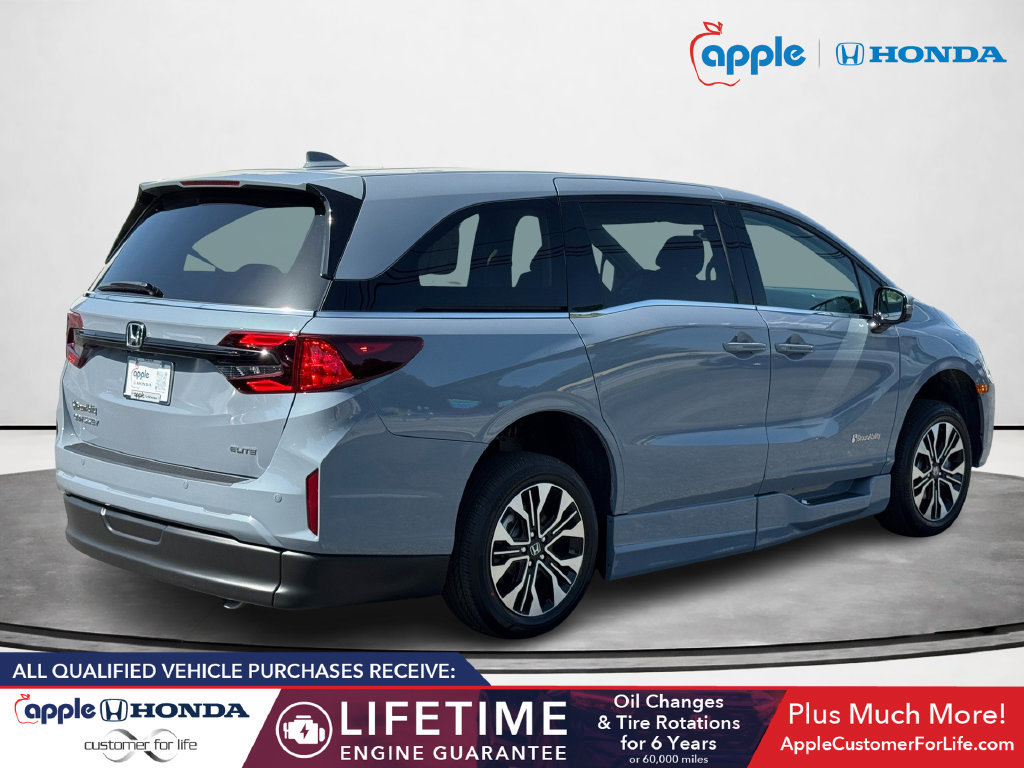 Used 2026 Honda Odyssey Elite image 3