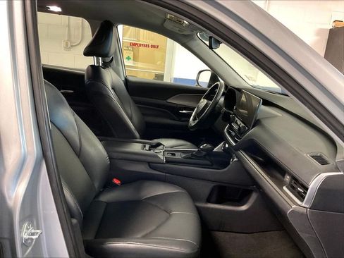 Certified 2025 Toyota Grand Highlander AWD image 11