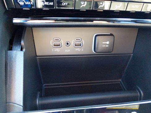 New 2025 Jeep Grand Cherokee Limited w/ Black Appearance Package image 29