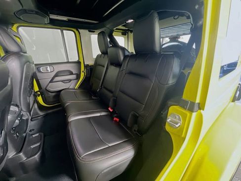 Used 2022 Jeep Wrangler Unlimited Rubicon w/ Trailer Tow Package image 26