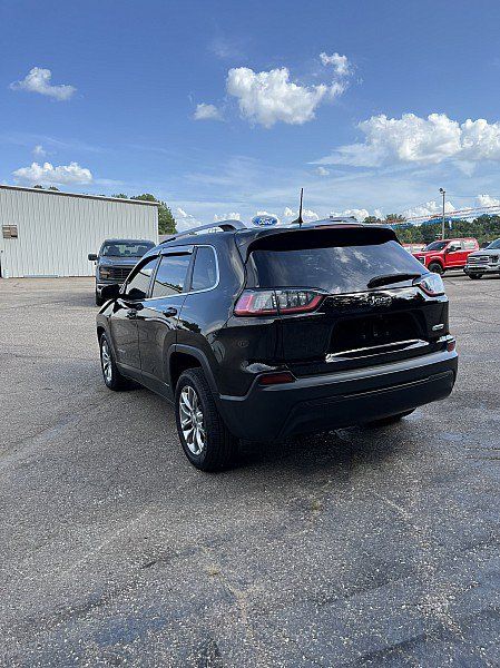 Used 2019 Jeep Cherokee Latitude Plus w/ Comfort/Convenience Group FWD image 5