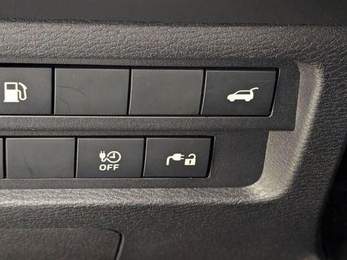 Used 2025 Mitsubishi Outlander SE image 14