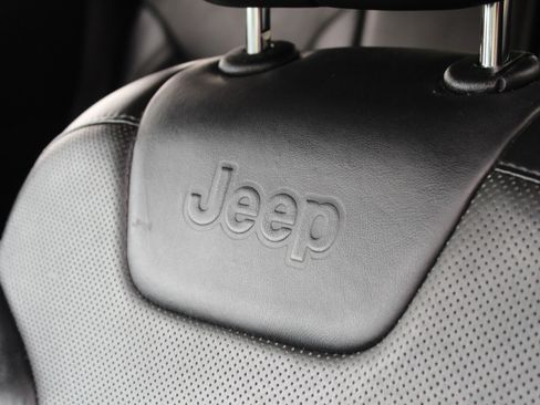 Used 2019 Jeep Cherokee Limited image 24