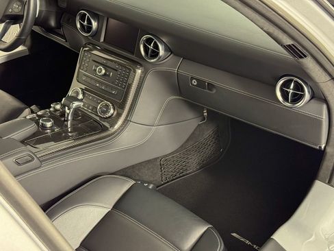 Used 2011 Mercedes-Benz SLS AMG Coupe image 40