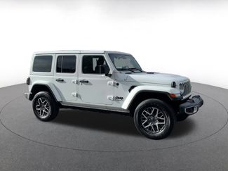 Used 2025 Jeep Wrangler Sahara video 2