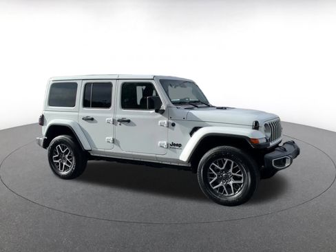 Used 2025 Jeep Wrangler Sahara image 2