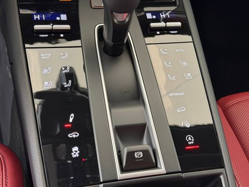 New 2026 Porsche Macan Turbo image 24