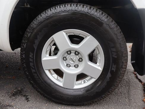 Used 2006 Nissan Frontier SE w/ (P01) Power Pkg AWD/4WD image 40