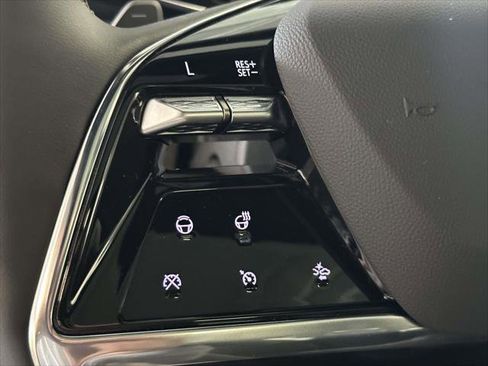 Used 2025 Cadillac Escalade ESV Sport image 34