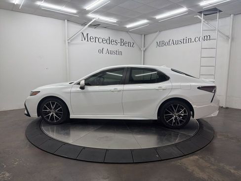 Used 2022 Toyota Camry SE FWD image 4