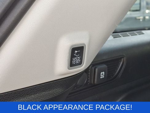 Used 2023 Jeep Grand Cherokee Limited w/ Black Appearance Package image 29