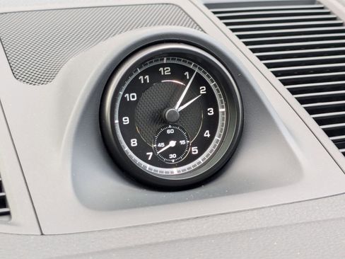 Certified 2025 Porsche Macan image 21