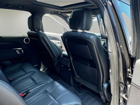 Used 2018 Land Rover Discovery SE image 31