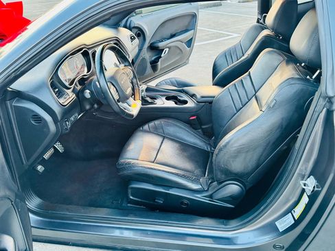 Used 2016 Dodge Challenger SRT w/ Technology Group image 28