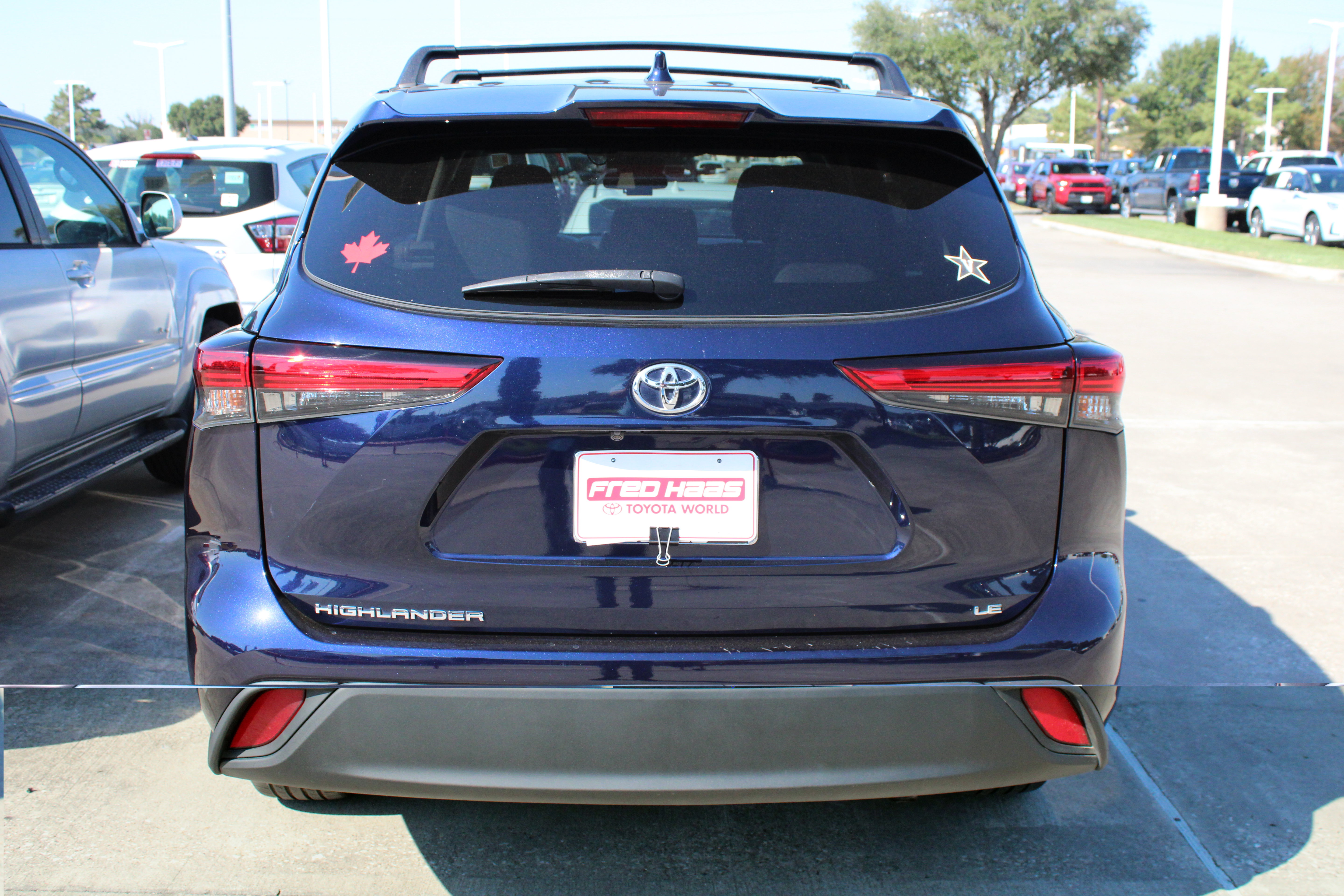 Used 2021 Toyota Highlander LE FWD image 8