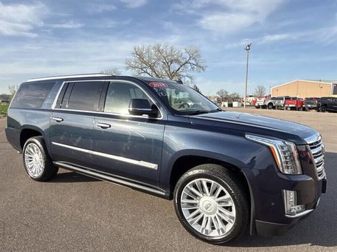 Used 2018 Cadillac Escalade ESV Platinum AWD/4WD image 10
