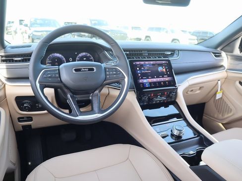 New 2025 Jeep Grand Cherokee Limited image 2