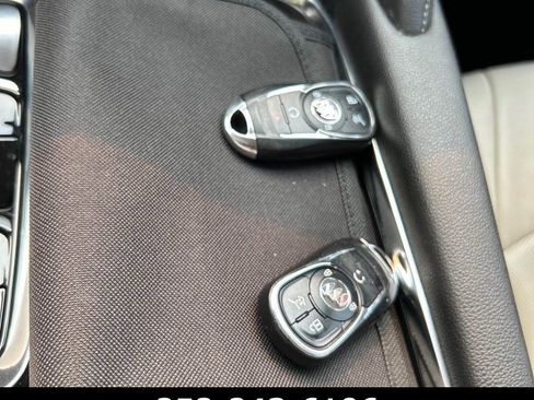 Used 2023 Buick Enclave Essence FWD image 6