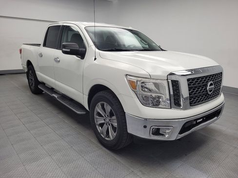 Used 2018 Nissan Titan SV w/ SV Convenience Package image 13