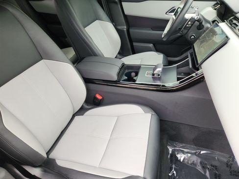 Certified 2026 Land Rover Range Rover Velar Dynamic SE AWD/4WD image 15