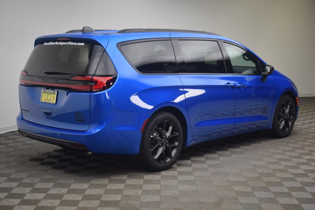 New 2027 Chrysler Pacifica Select FWD image 6