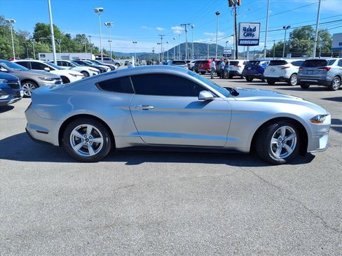Used 2020 Ford Mustang Coupe RWD image 3