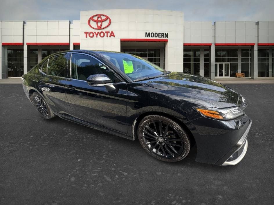 Used 2023 Toyota Camry XSE FWD image 9
