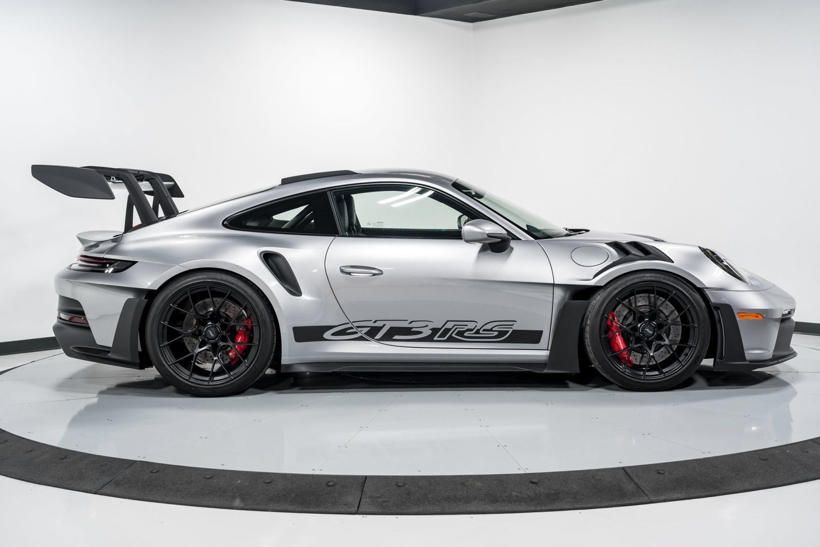 Used 2025 Porsche 911 GT3 RS RWD image 2