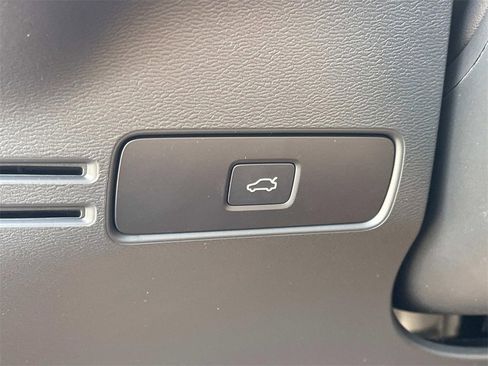 New 2026 Volvo XC40 B5 Plus w/ Protection Package Premier image 27