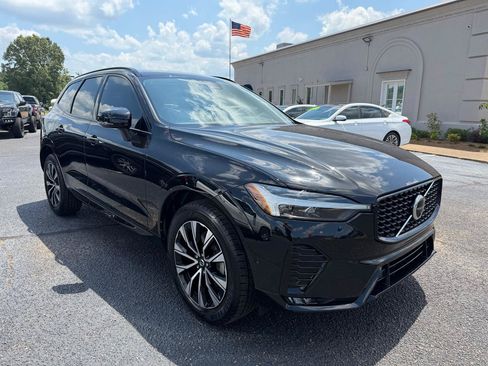 Used 2024 Volvo XC60 B5 Plus AWD/4WD image 4