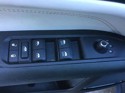 Used 2022 Jeep Compass Limited image 13