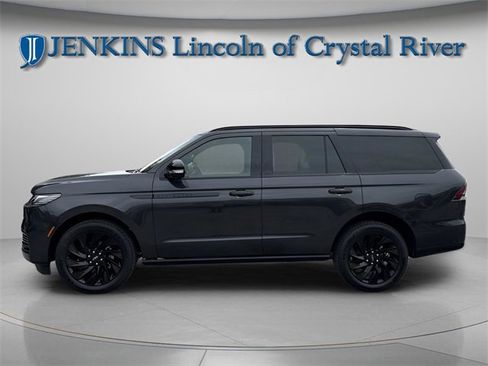 New 2025 Lincoln Navigator Reserve w/ Jet Appearance Package image 5