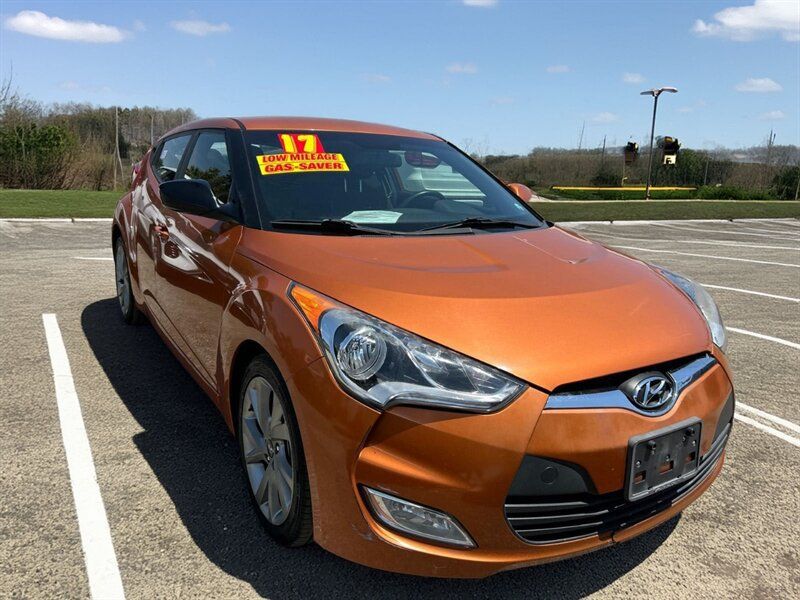 Used 2017 Hyundai Veloster FWD image 1