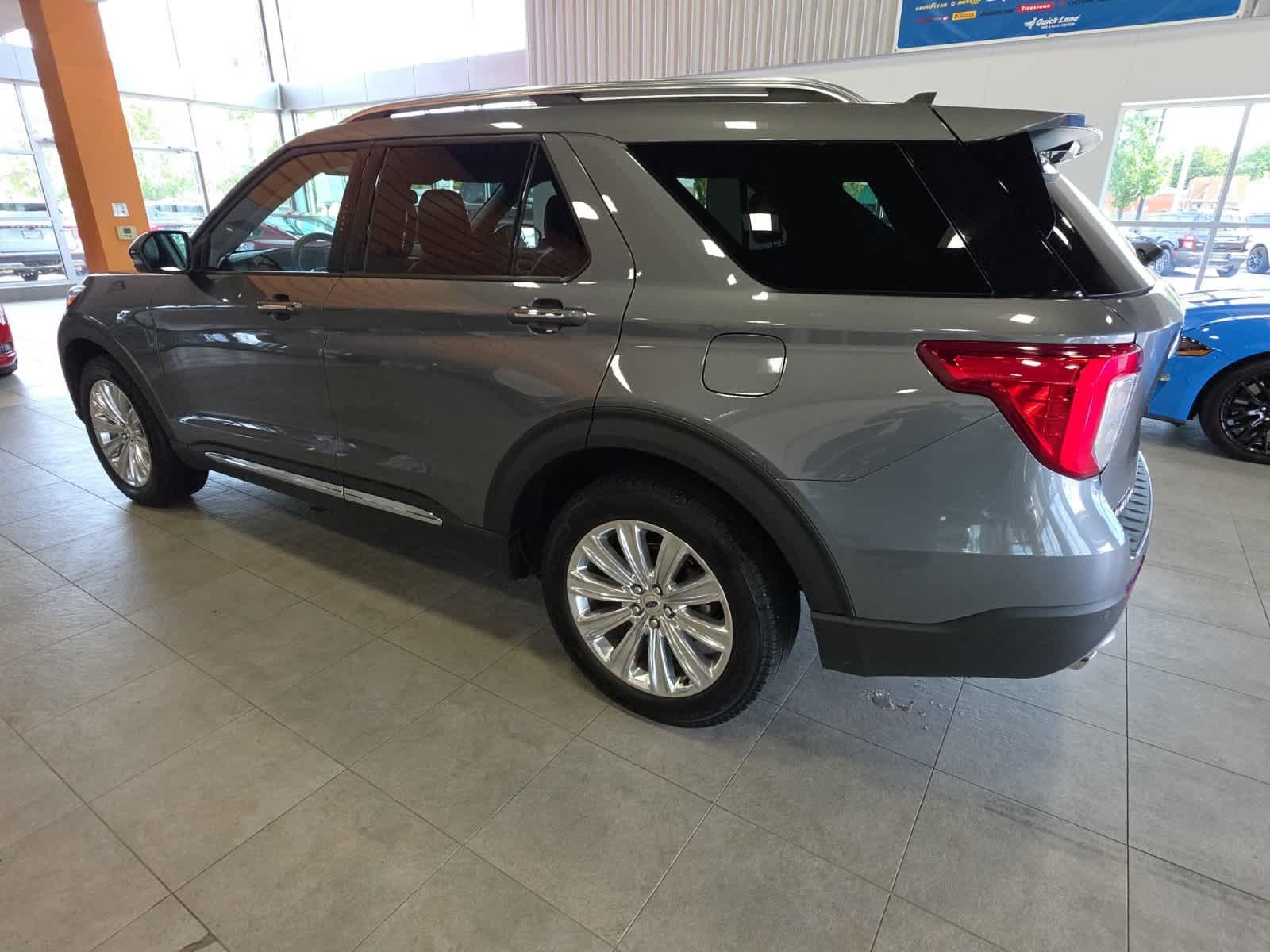 Used 2024 Ford Explorer Limited w/ Equipment Group 301A AWD/4WD image 11