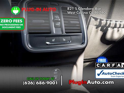 Used 2023 Porsche Macan AWD/4WD image 16
